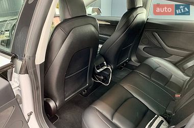 Седан Tesla Model 3 2021 в Кам'янському