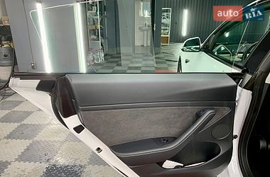 Седан Tesla Model 3 2021 в Кам'янському