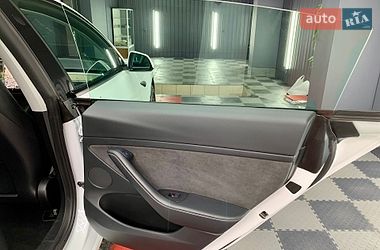 Седан Tesla Model 3 2021 в Кам'янському