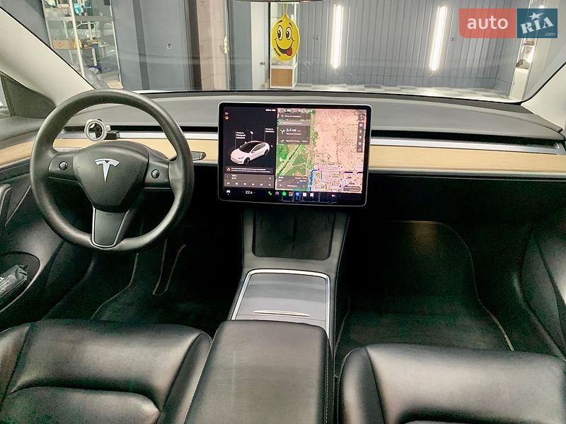 Седан Tesla Model 3 2021 в Кам'янському