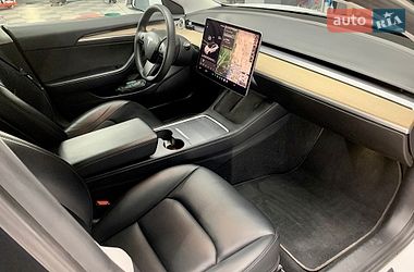 Седан Tesla Model 3 2021 в Кам'янському