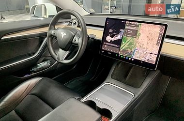 Седан Tesla Model 3 2021 в Кам'янському