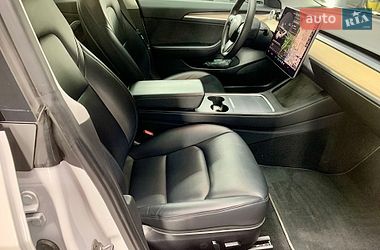 Седан Tesla Model 3 2021 в Кам'янському