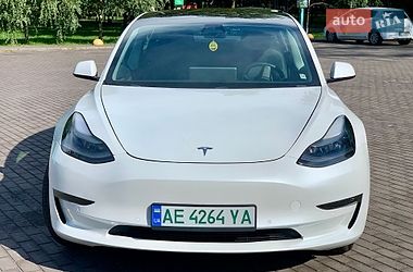 Седан Tesla Model 3 2021 в Кам'янському