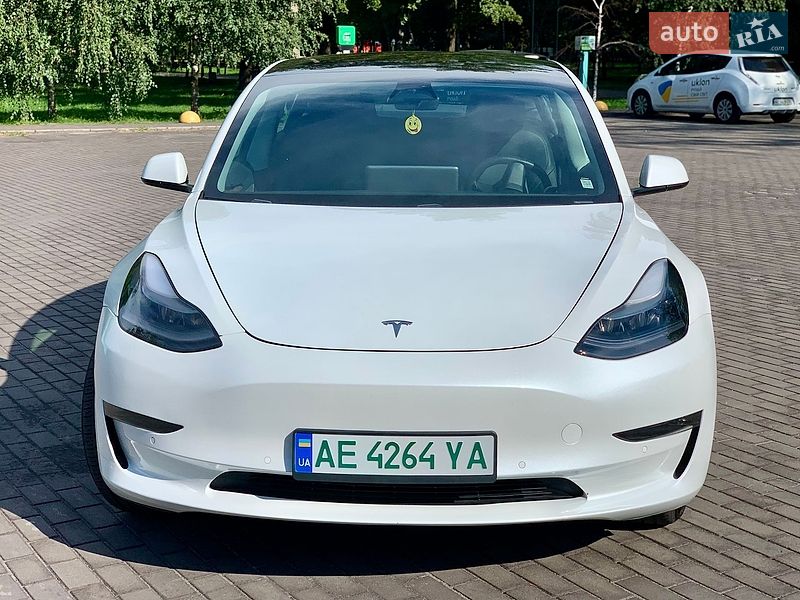Седан Tesla Model 3 2021 в Кам'янському