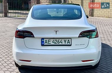 Седан Tesla Model 3 2021 в Кам'янському