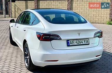 Седан Tesla Model 3 2021 в Кам'янському