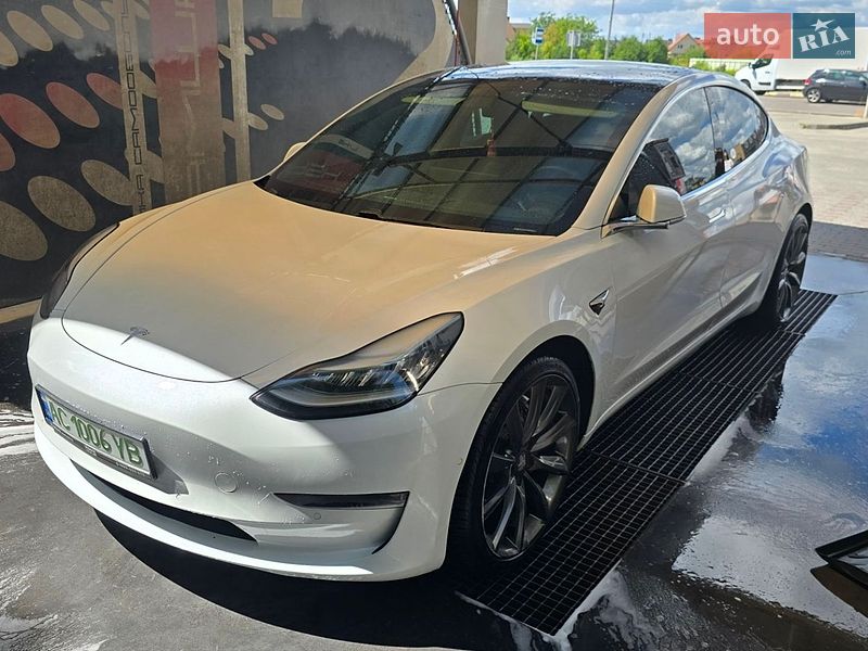 Седан Tesla Model 3 2020 в Луцьку