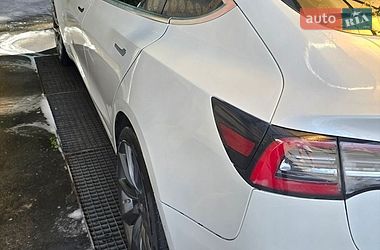 Седан Tesla Model 3 2020 в Луцьку