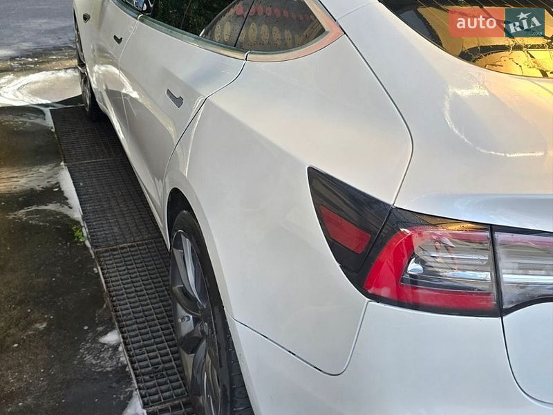 Седан Tesla Model 3 2020 в Луцьку