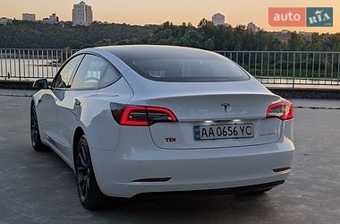 Седан Tesla Model 3 2022 в Киеве
