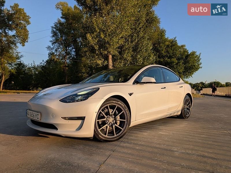 Седан Tesla Model 3 2022 в Киеве