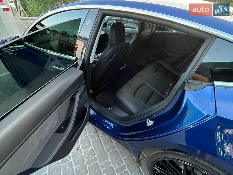 Седан Tesla Model 3 2020 в Києві