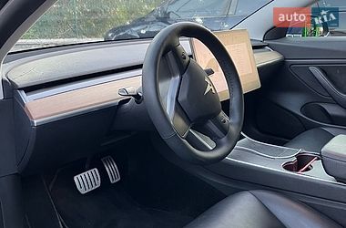 Седан Tesla Model 3 2020 в Києві