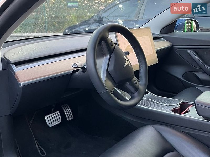 Седан Tesla Model 3 2020 в Києві