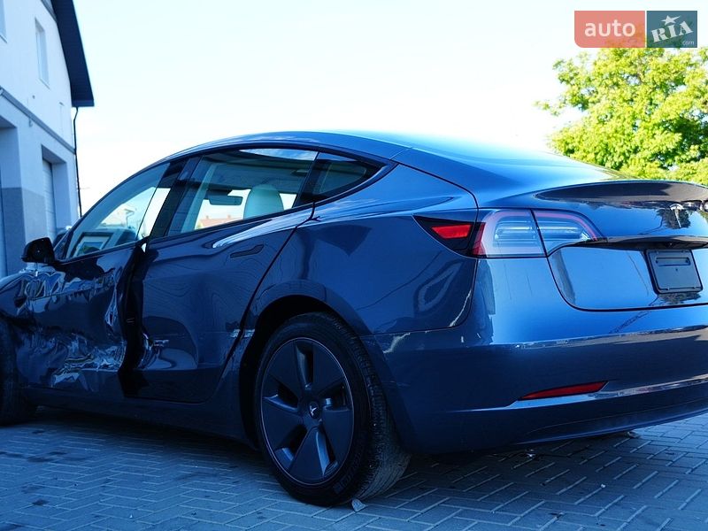 Седан Tesla Model 3 2024 в Дрогобичі