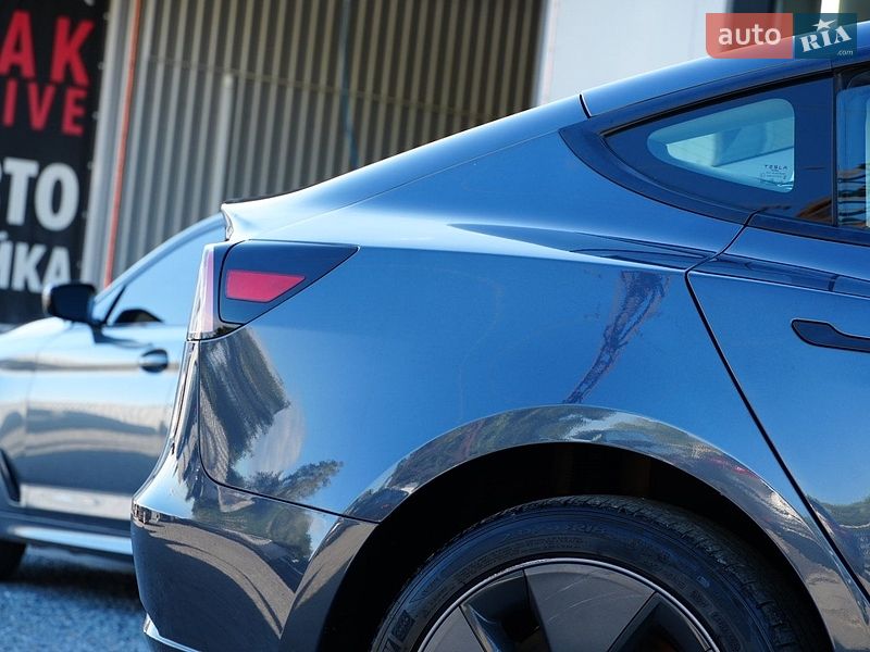 Седан Tesla Model 3 2024 в Дрогобичі