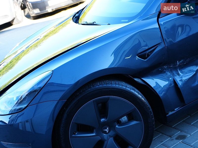 Седан Tesla Model 3 2024 в Дрогобичі