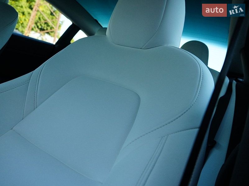 Седан Tesla Model 3 2024 в Дрогобичі