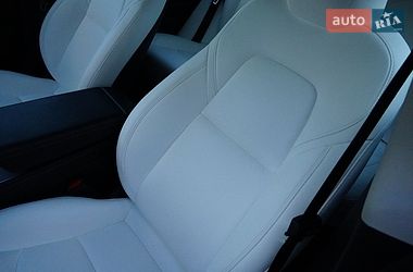 Седан Tesla Model 3 2024 в Дрогобичі