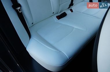 Седан Tesla Model 3 2024 в Дрогобичі