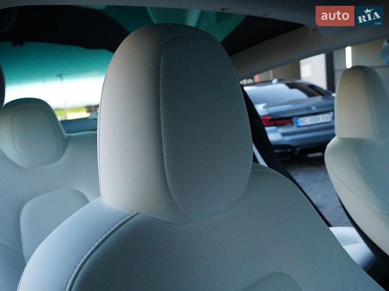 Седан Tesla Model 3 2024 в Дрогобичі