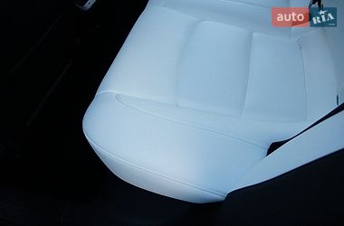 Седан Tesla Model 3 2024 в Дрогобичі