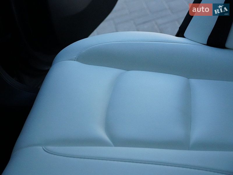 Седан Tesla Model 3 2024 в Дрогобичі