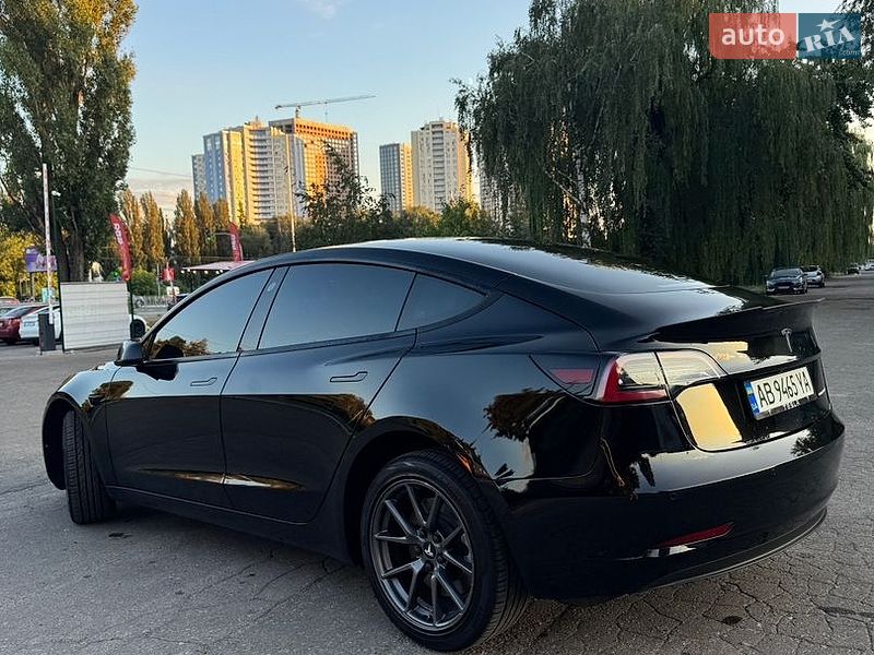 Седан Tesla Model 3 2021 в Киеве