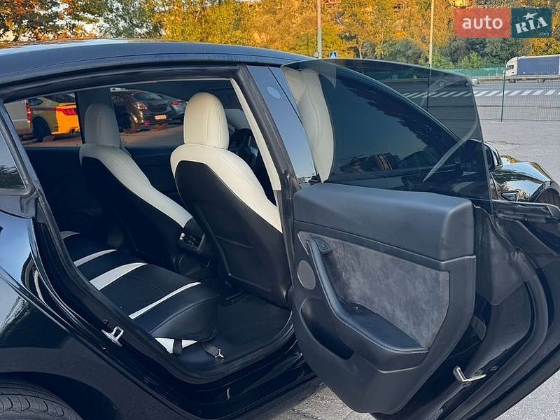 Седан Tesla Model 3 2021 в Киеве