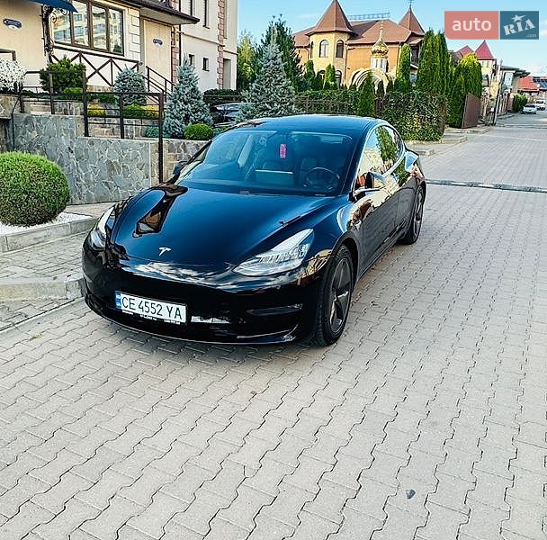 Седан Tesla Model 3 2019 в Чернівцях