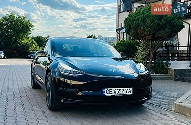 Седан Tesla Model 3 2019 в Чернівцях