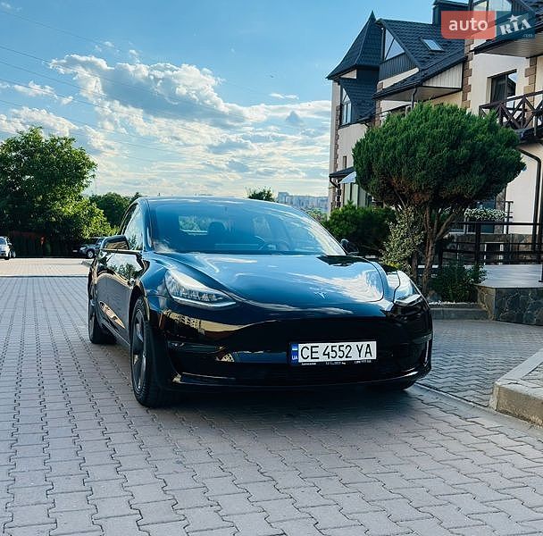 Седан Tesla Model 3 2019 в Чернівцях