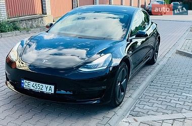 Седан Tesla Model 3 2019 в Чернівцях
