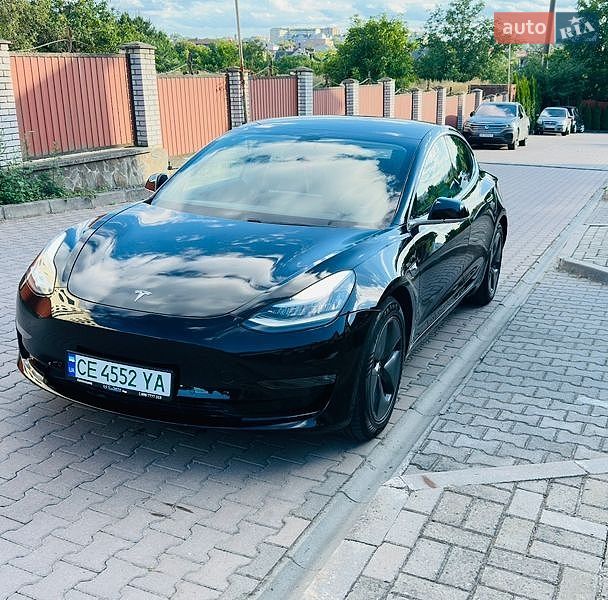 Седан Tesla Model 3 2019 в Чернівцях