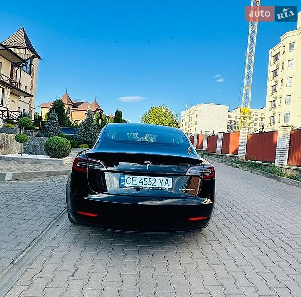 Седан Tesla Model 3 2019 в Чернівцях