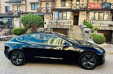 Седан Tesla Model 3 2019 в Черновцах