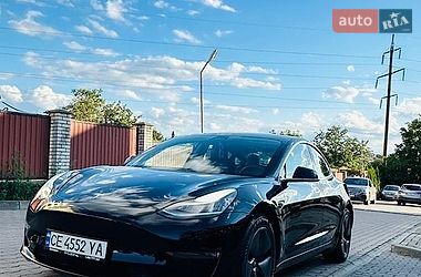 Седан Tesla Model 3 2019 в Чернівцях