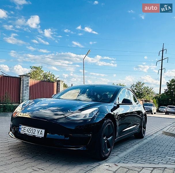Седан Tesla Model 3 2019 в Чернівцях