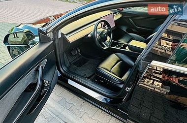 Седан Tesla Model 3 2019 в Чернівцях