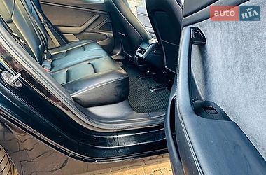 Седан Tesla Model 3 2019 в Чернівцях