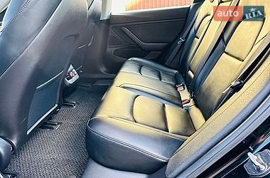 Седан Tesla Model 3 2019 в Черновцах