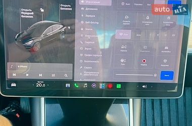 Седан Tesla Model 3 2019 в Чернівцях
