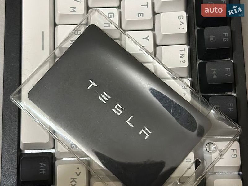 Седан Tesla Model 3 2019 в Сумах