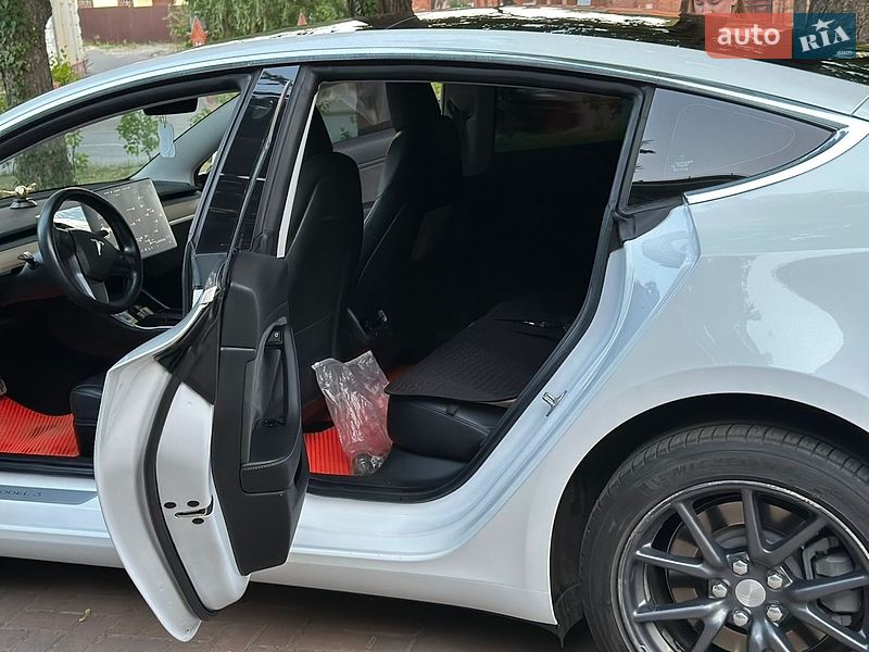 Седан Tesla Model 3 2019 в Сумах