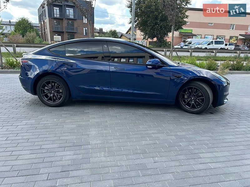 Седан Tesla Model 3 2022 в Виннице