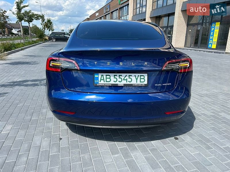 Седан Tesla Model 3 2022 в Виннице
