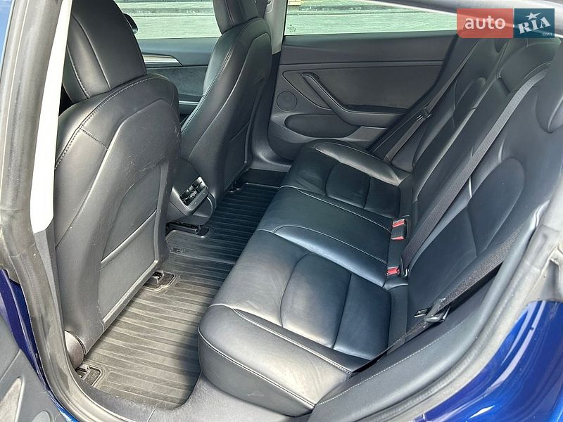 Седан Tesla Model 3 2022 в Виннице