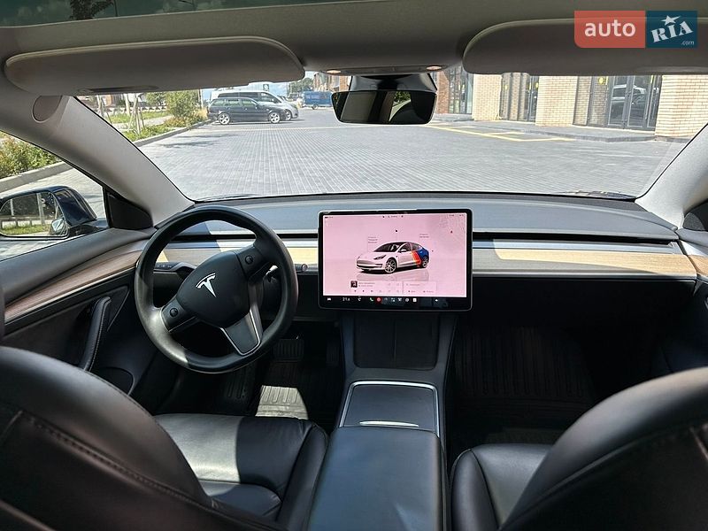 Седан Tesla Model 3 2022 в Виннице