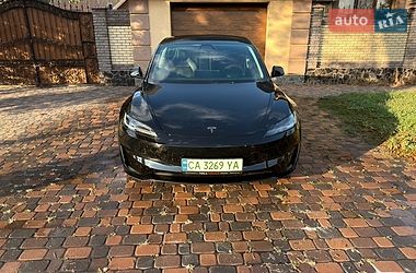 Седан Tesla Model 3 2024 в Черкассах
